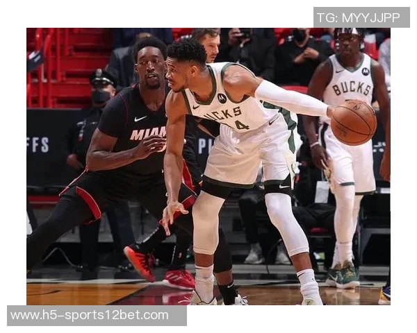 鲍尔半场状态低迷三分球三投零中仅得四分三篮板五助攻一抢断